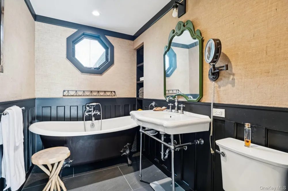 191 Bull Path East Hampton, NY 11937