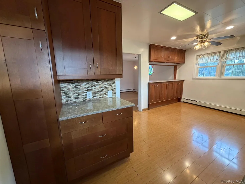 184 Horton Avenue Lynbrook, NY 11563