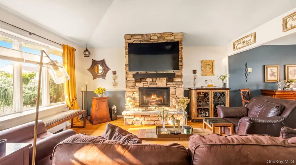 54 Jacqueline Road Massapequa, NY 11758
