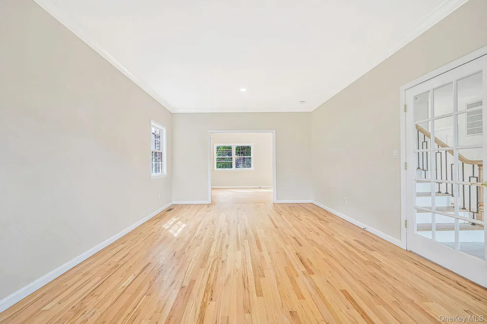 18 Woodridge Lane Coram, NY 11727
