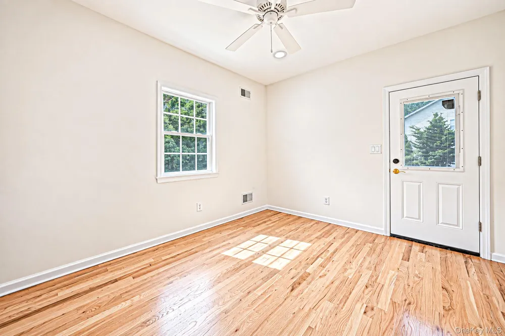 18 Woodridge Lane Coram, NY 11727
