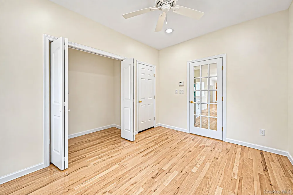 18 Woodridge Lane Coram, NY 11727