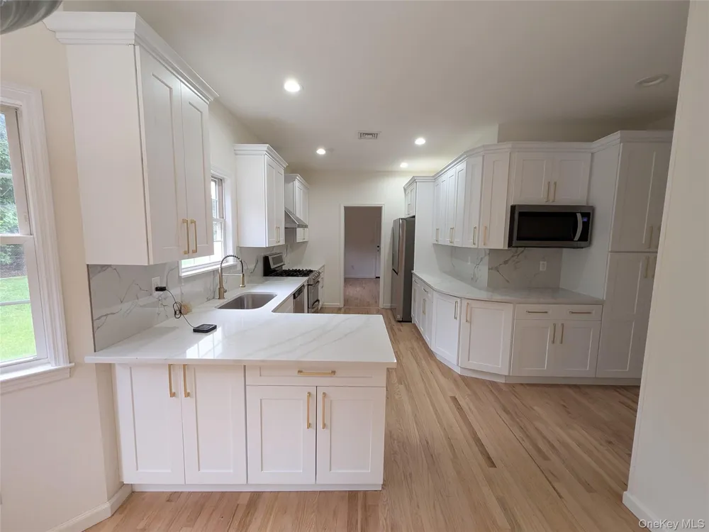 18 Woodridge Lane Coram, NY 11727