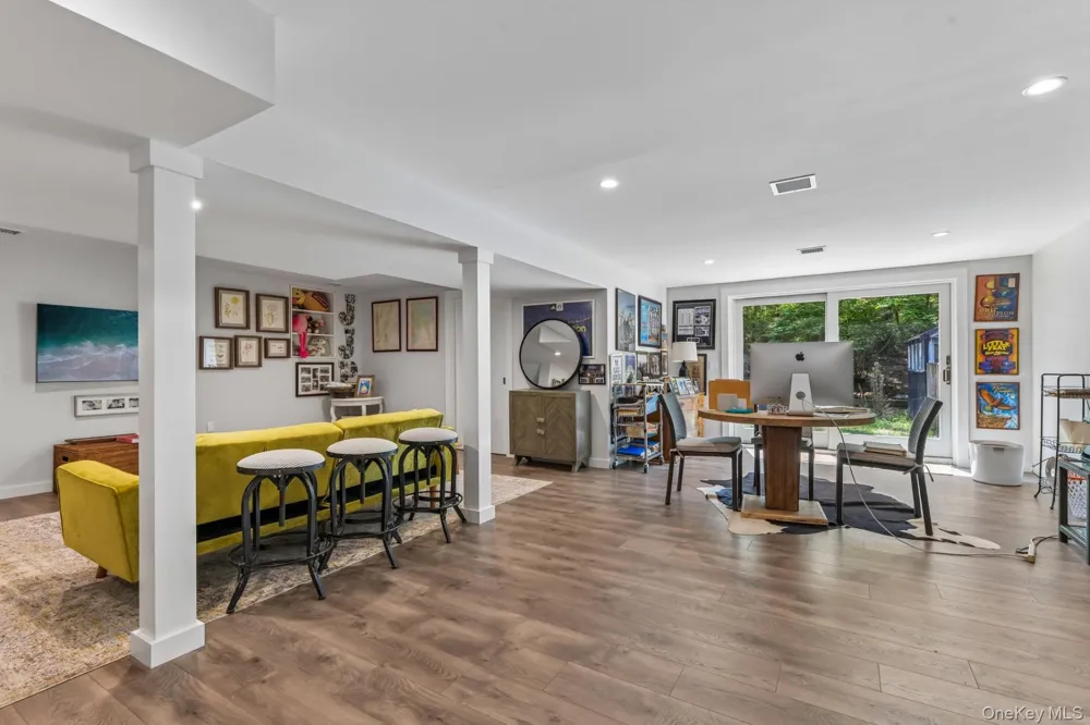 12 Deep View Court Wainscott, NY 11937
