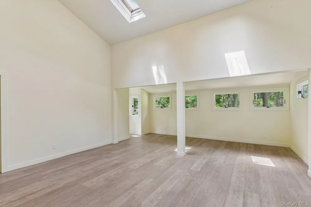 12 Deep View Court Wainscott, NY 11937
