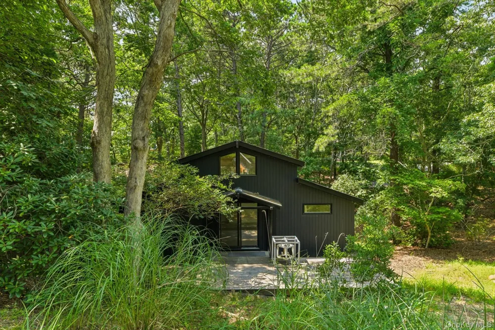 12 Deep View Court Wainscott, NY 11937