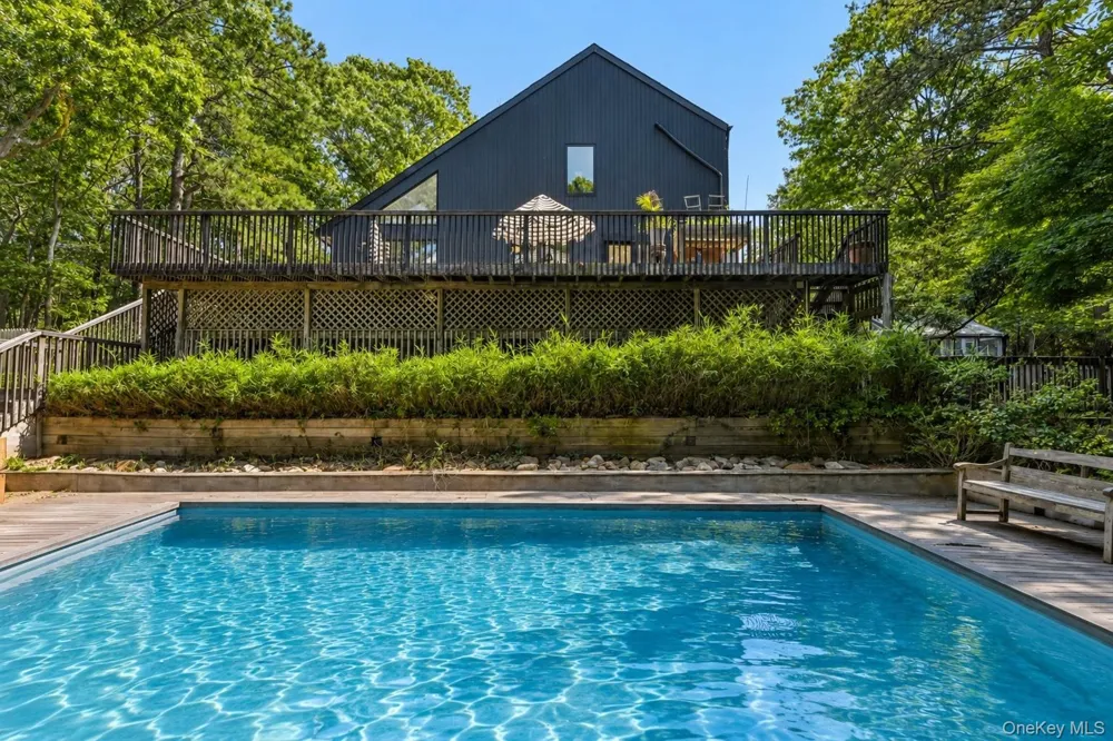 12 Deep View Court Wainscott, NY 11937