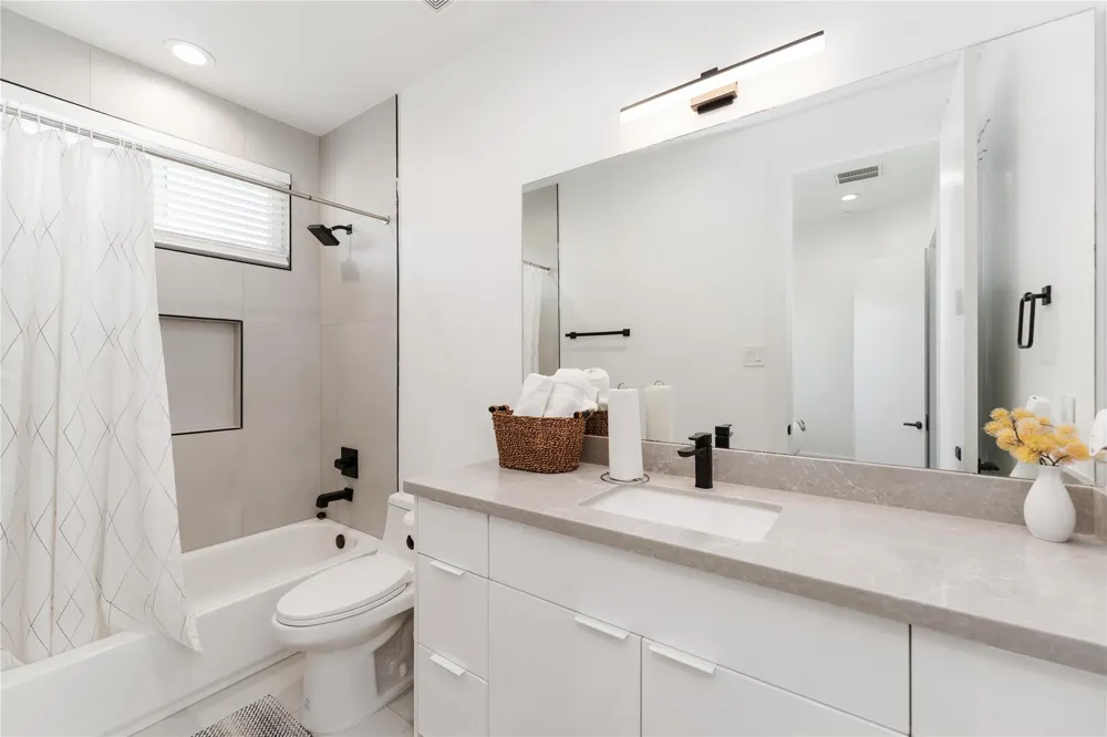 3410 Baer Street #C Houston, TX 77020