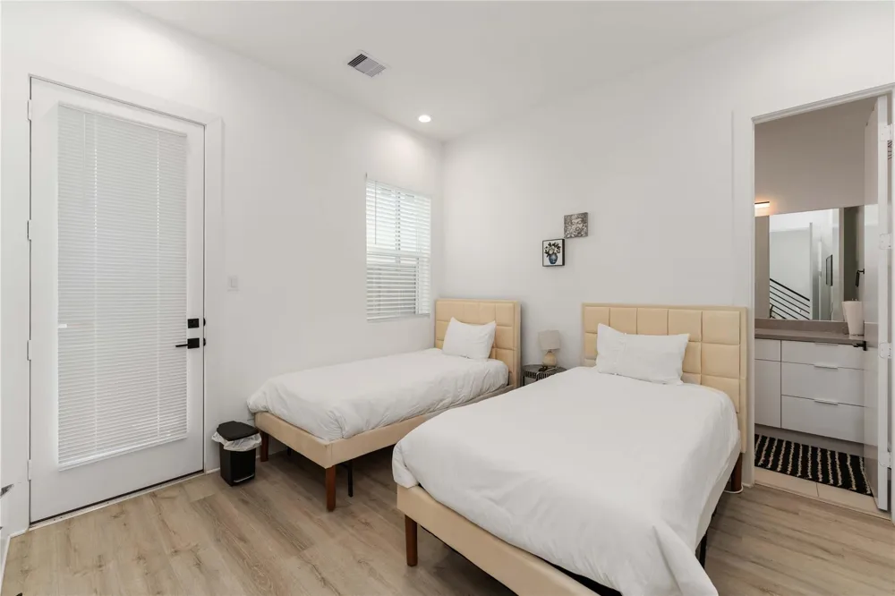 3410 Baer Street #C Houston, TX 77020