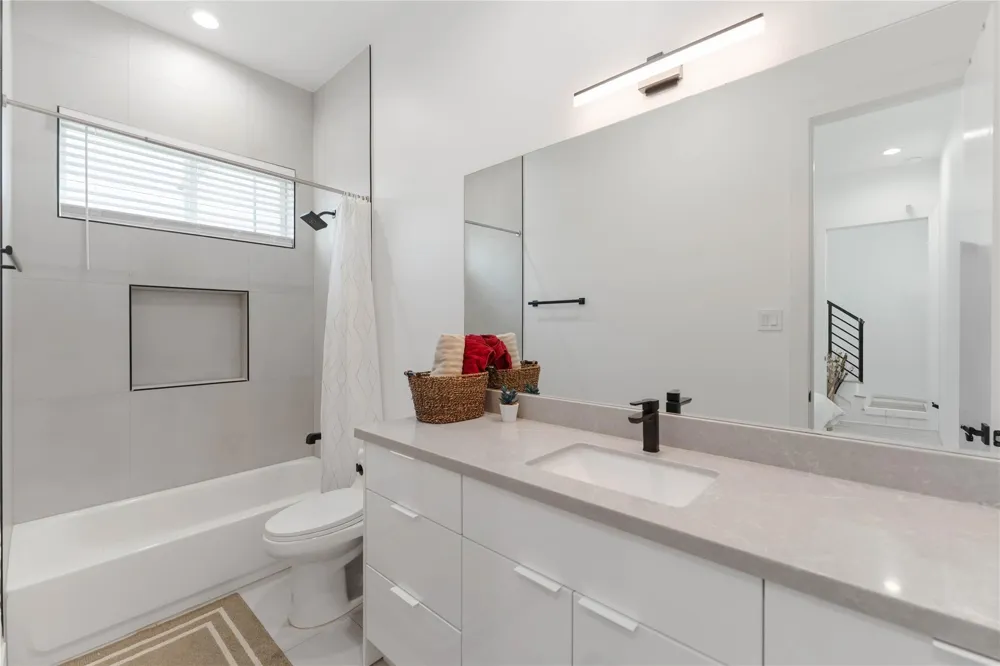 3410 Baer Street #C Houston, TX 77020