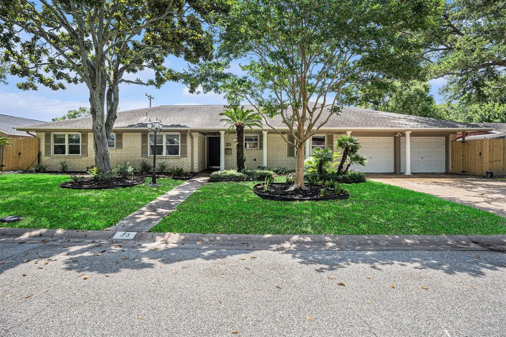 33 Maple Lane Galveston, TX 77551