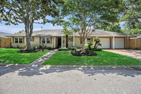 33 Maple Lane