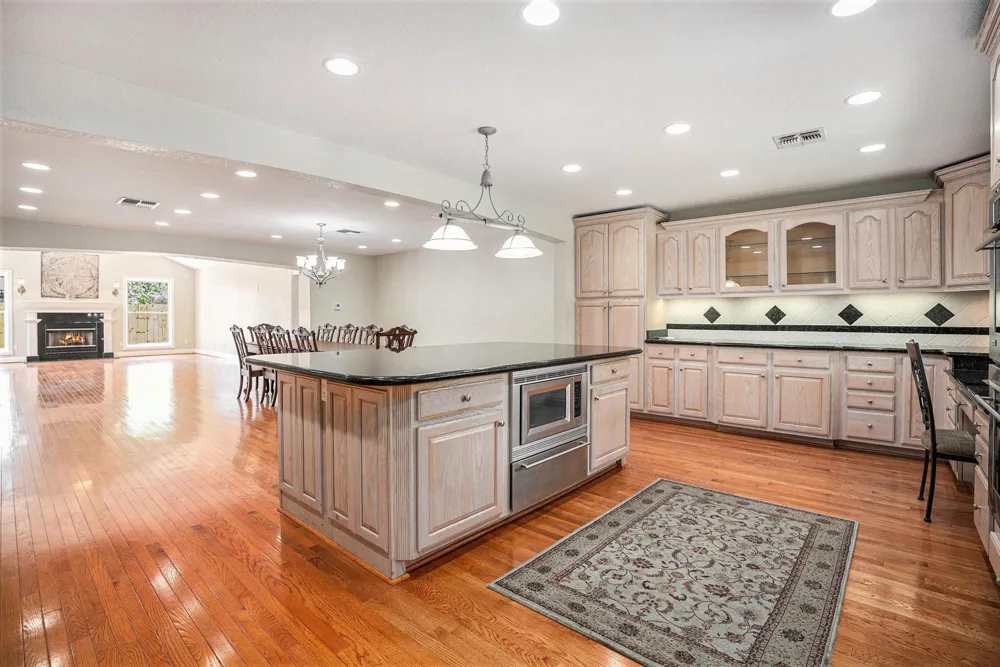 33 Maple Lane Galveston, TX 77551