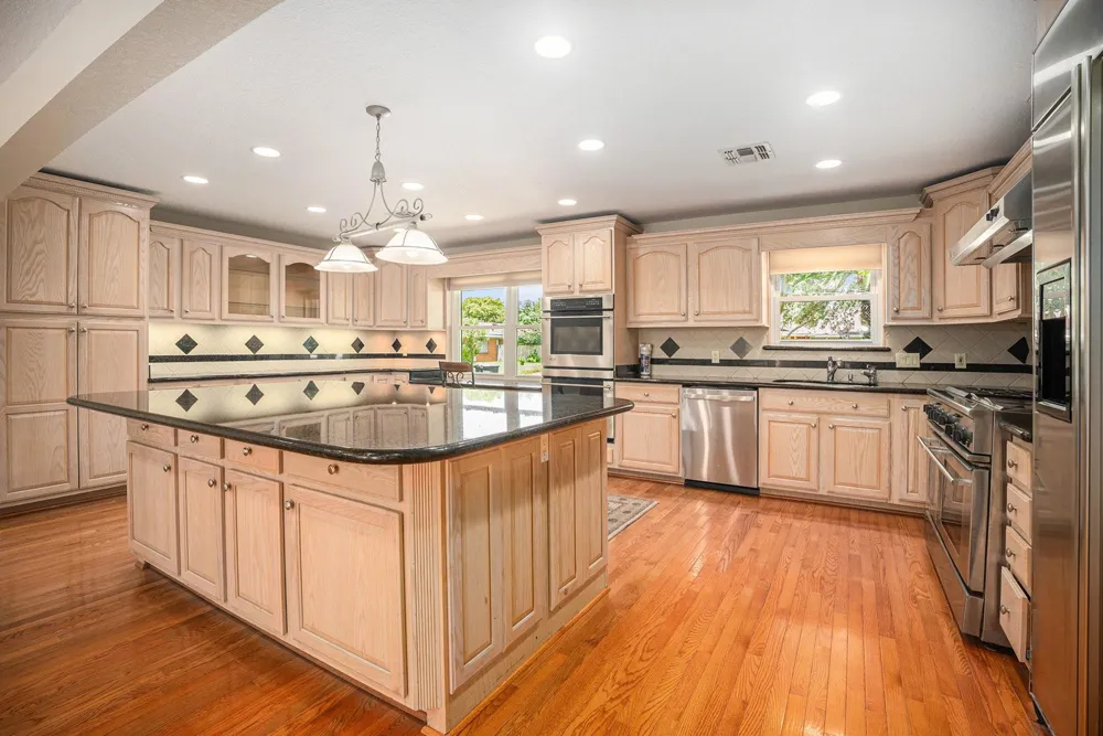 33 Maple Lane Galveston, TX 77551