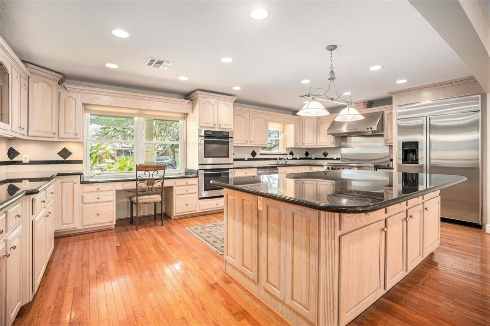 33 Maple Lane Galveston, TX 77551