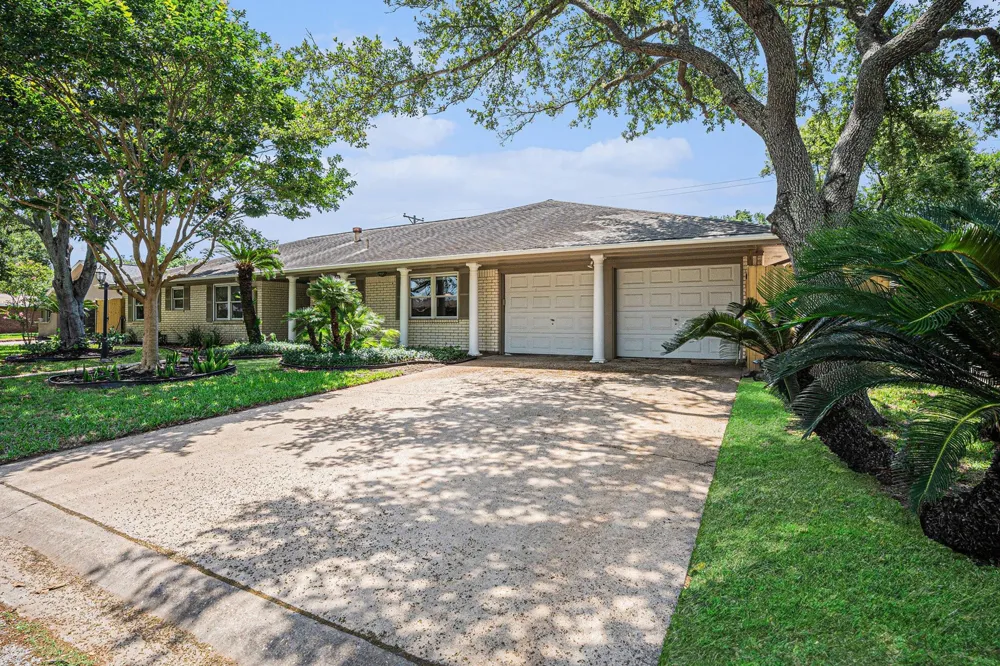 33 Maple Lane Galveston, TX 77551