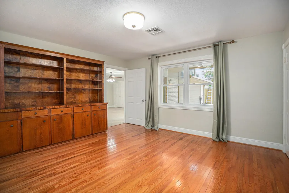 33 Maple Lane Galveston, TX 77551