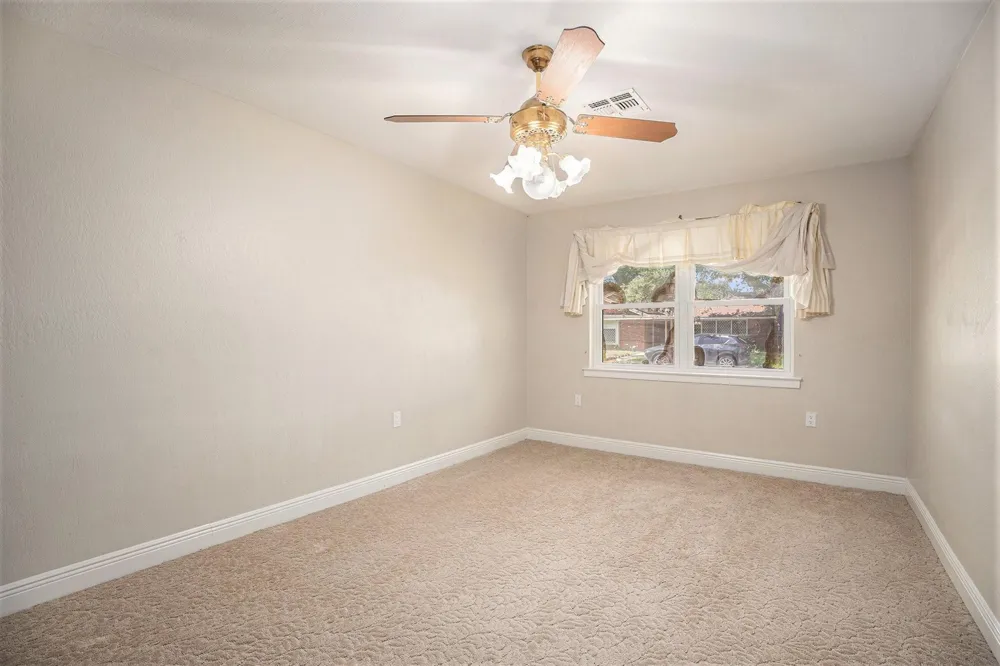 33 Maple Lane Galveston, TX 77551
