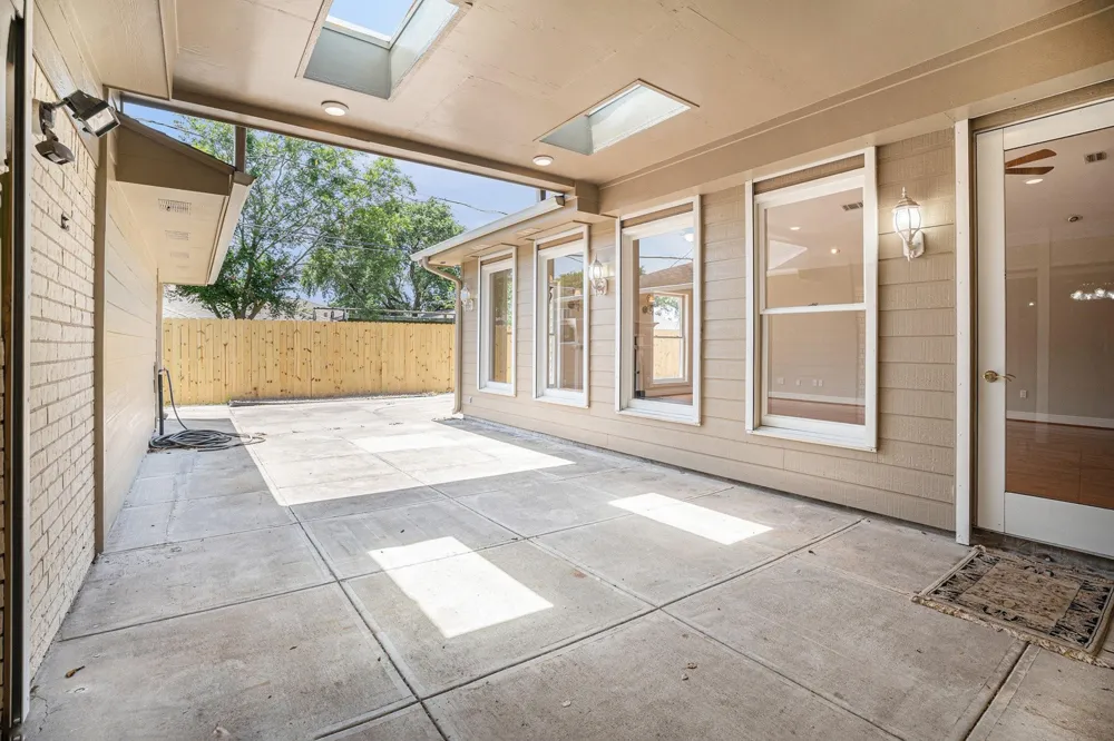 33 Maple Lane Galveston, TX 77551
