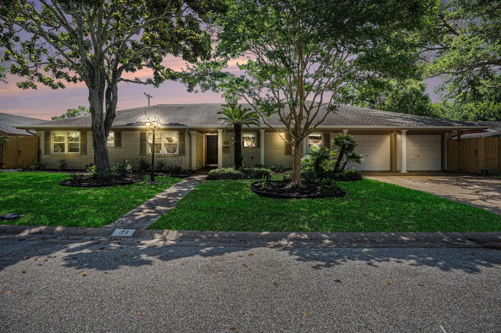 33 Maple Lane Galveston, TX 77551