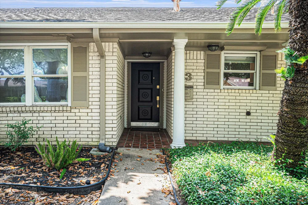 33 Maple Lane Galveston, TX 77551