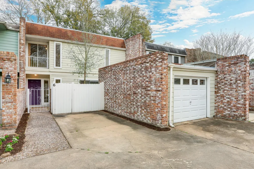 6 Dorado Drive Friendswood, TX 77546