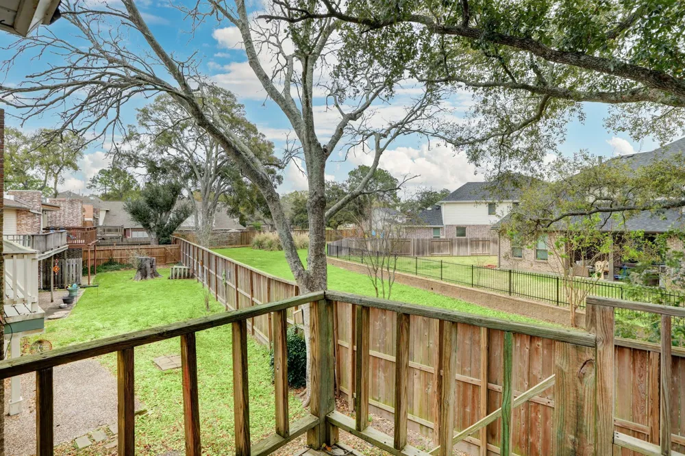 6 Dorado Drive Friendswood, TX 77546
