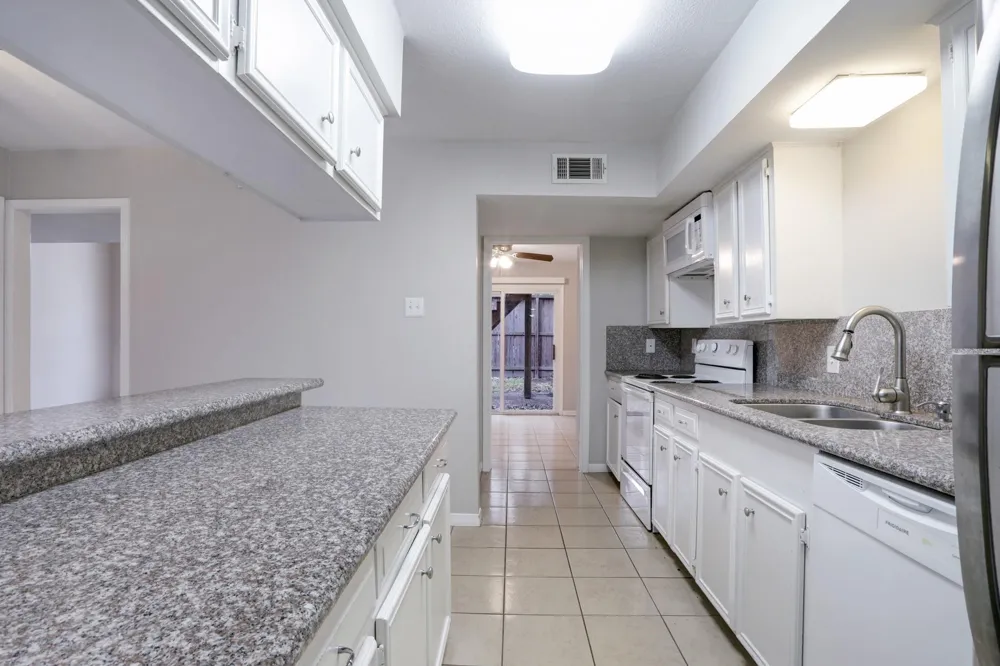 6 Dorado Drive Friendswood, TX 77546