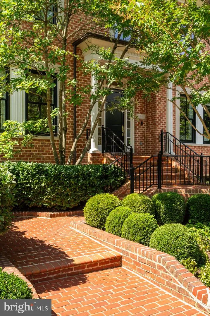 4841 KEMBLE PLACE NW Washington, DC 20007