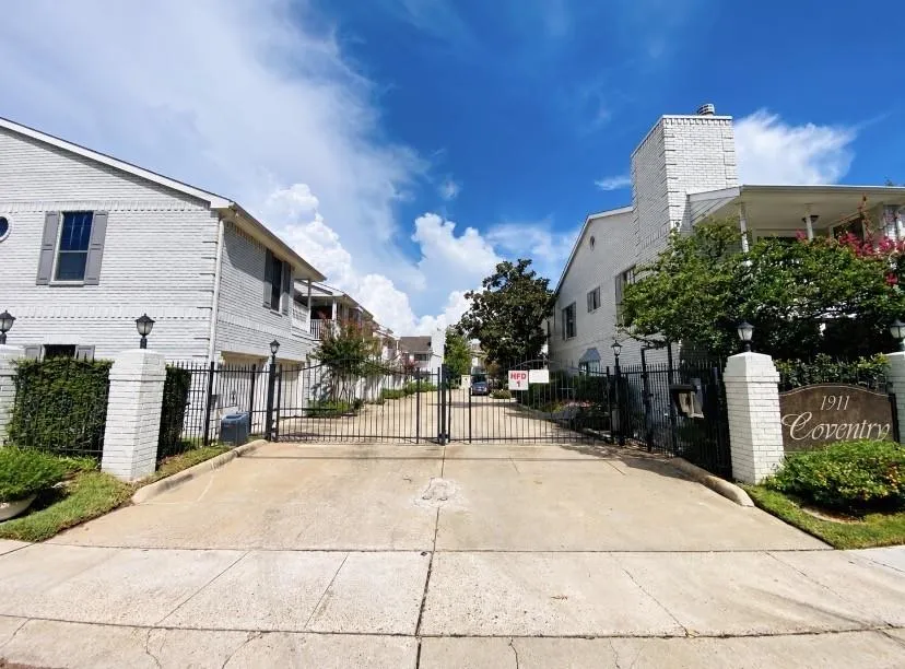 1911 Bering Drive #3 Houston, TX 77057