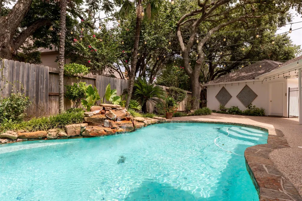 14 Sterling Court Sugar Land, TX 77479