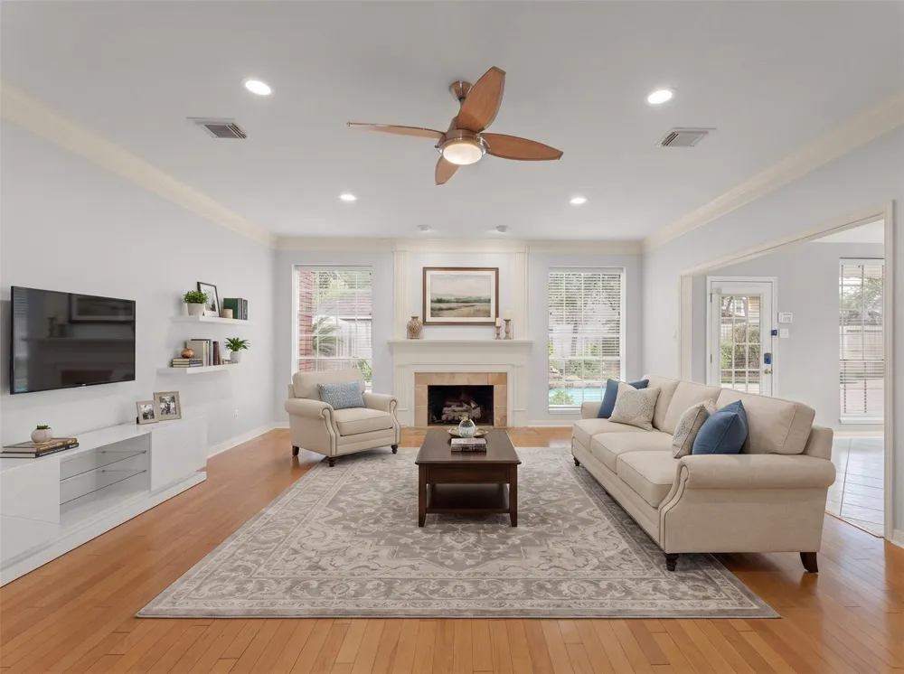 14 Sterling Court Sugar Land, TX 77479