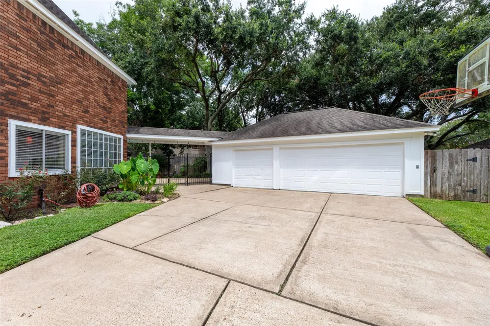 14 Sterling Court Sugar Land, TX 77479