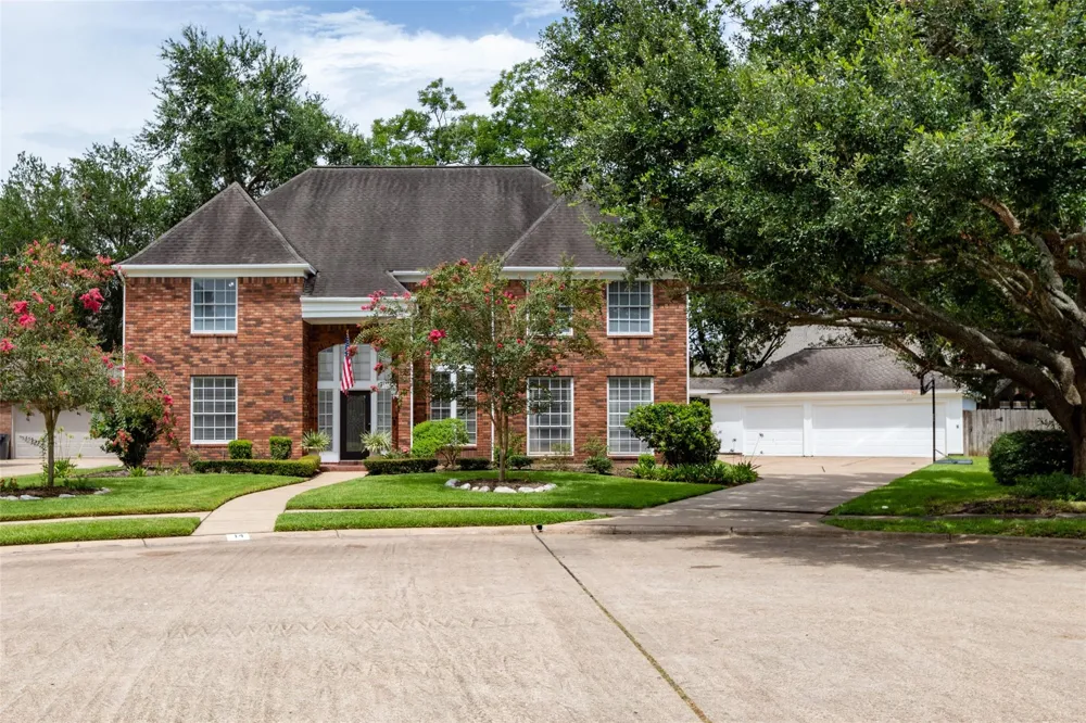 14 Sterling Court Sugar Land, TX 77479