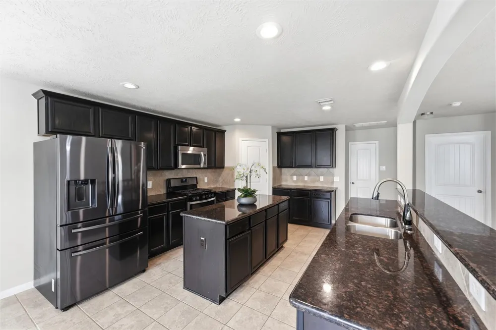 11747 Red Hummingbird Drive Houston, TX 77047