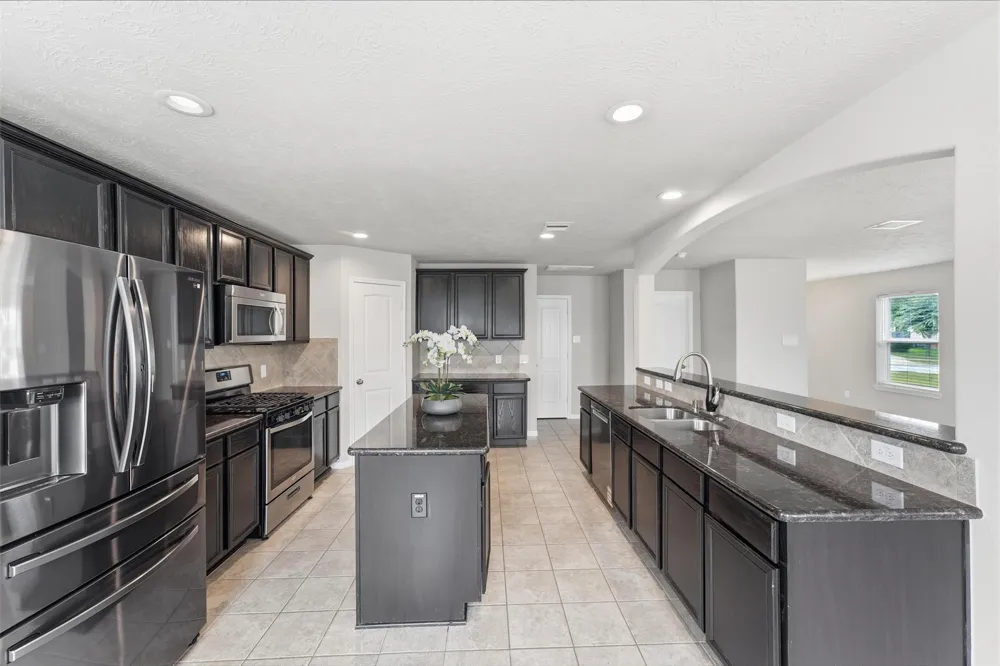 11747 Red Hummingbird Drive Houston, TX 77047
