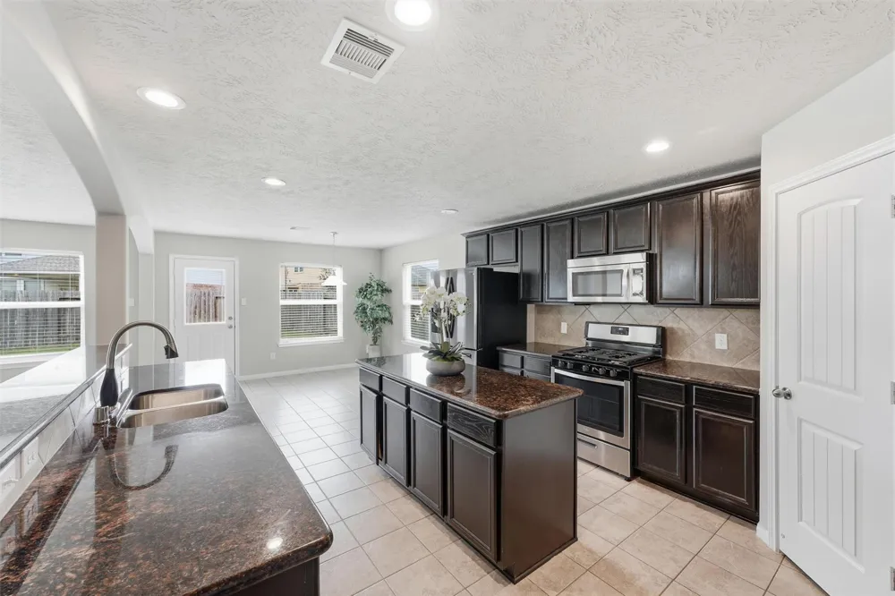11747 Red Hummingbird Drive Houston, TX 77047