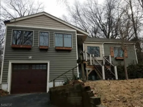 77 Woodlawn Rd