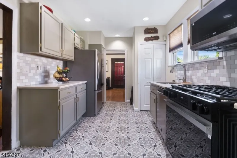 330 Simons Ave Hackensack City, NJ 07601