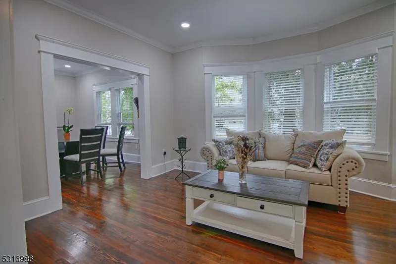 21 Seney Dr Bernardsville, NJ 07924