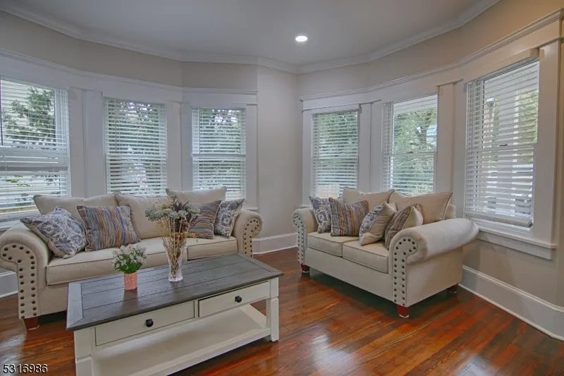 21 Seney Dr Bernardsville, NJ 07924