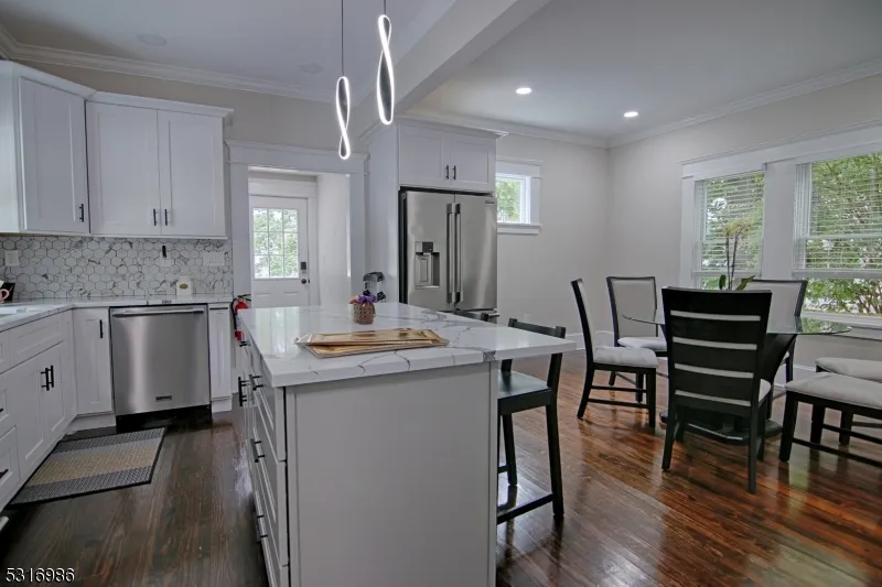 21 Seney Dr Bernardsville, NJ 07924