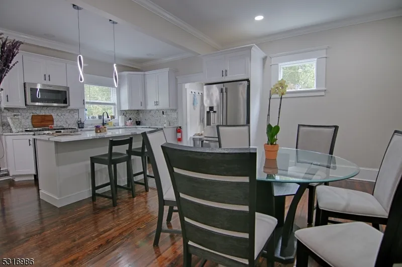 21 Seney Dr Bernardsville, NJ 07924