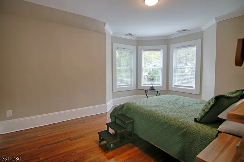 21 Seney Dr Bernardsville, NJ 07924