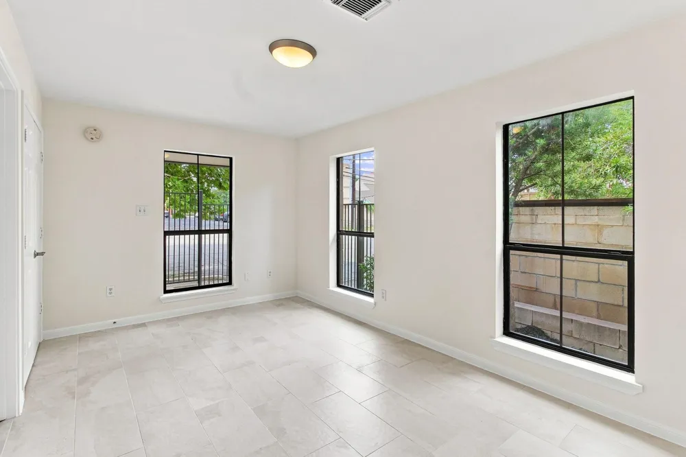 1225 Hickory Street Houston, TX 77007