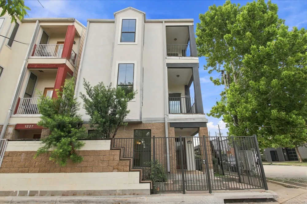1225 Hickory Street Houston, TX 77007