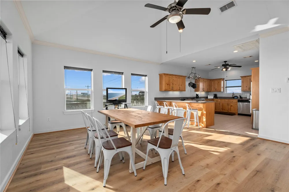 2416 Highway 87 Gilchrist, TX 77617