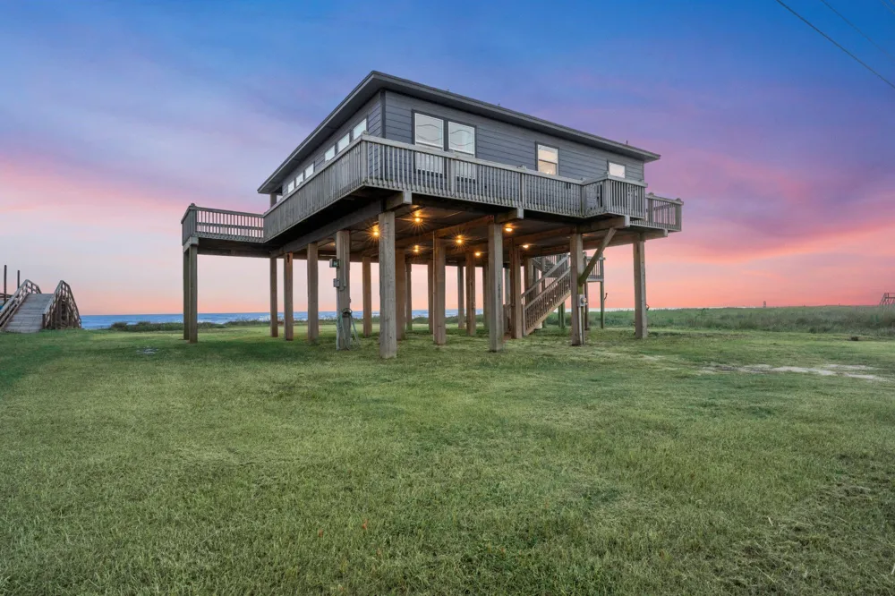 2416 Highway 87 Gilchrist, TX 77617