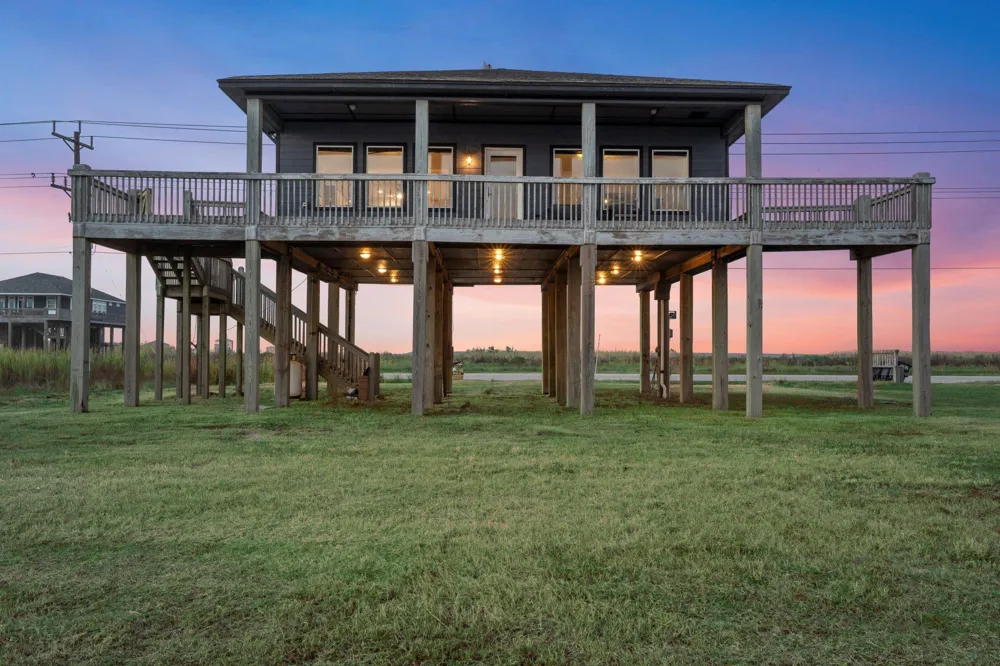 2416 Highway 87 Gilchrist, TX 77617