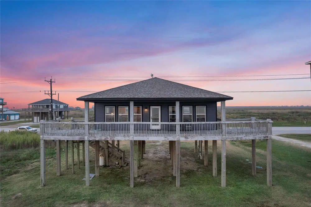 2416 Highway 87 Gilchrist, TX 77617